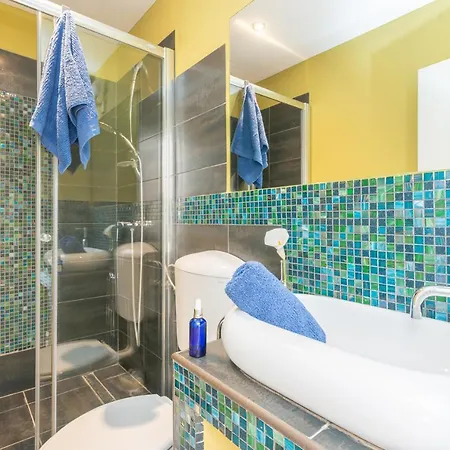 Diana's Chamber Daire Pula