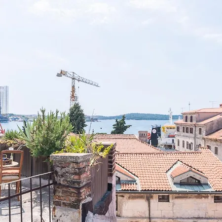 Diana's Chamber * Pula